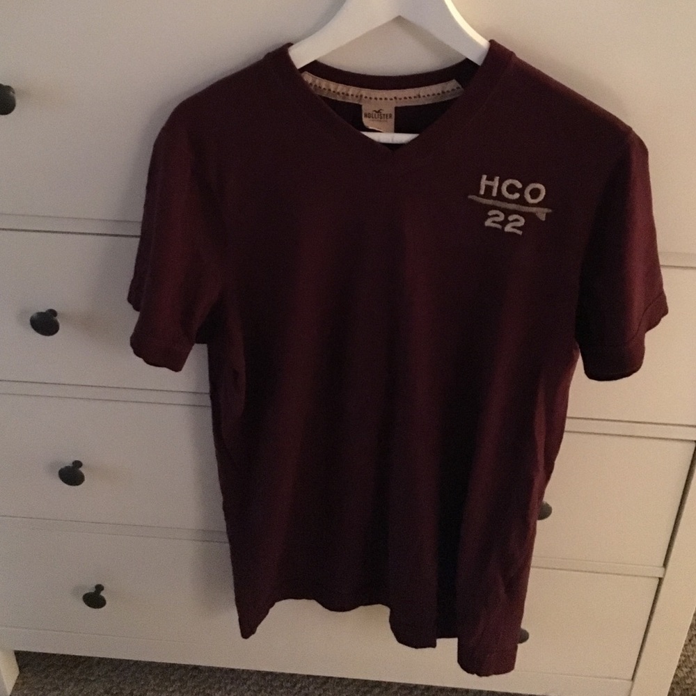 V-nick Burgundy Hollister t-shirt
