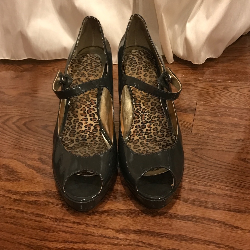 Guess Patent Leather Pumps
