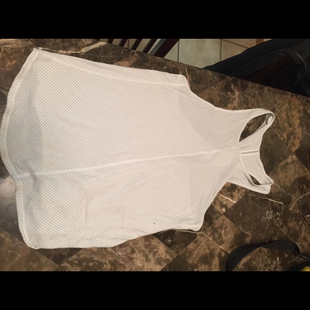 Lululemon tank size 6