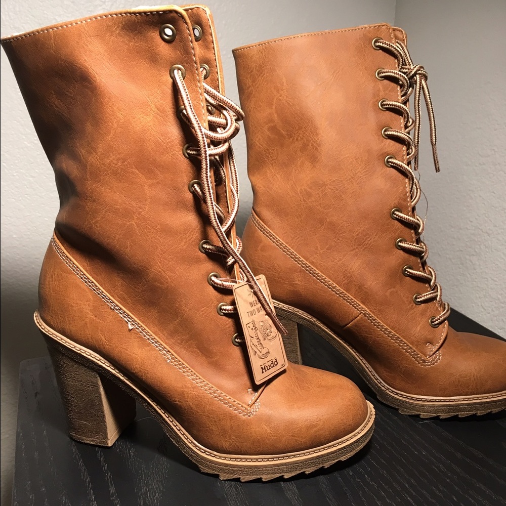 Brown Heeled Lace-Up Boots