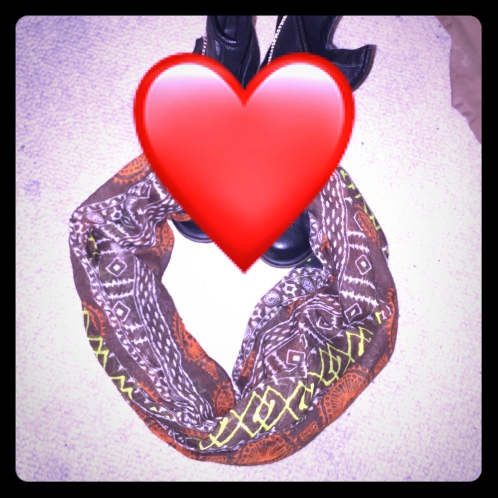 Light weight Aeo infinity scarf