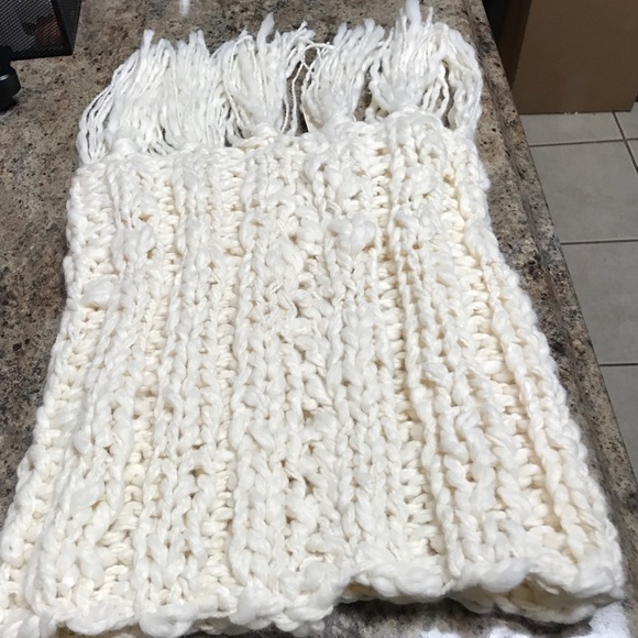 American Eagle Scarf - Picture 3 of 3