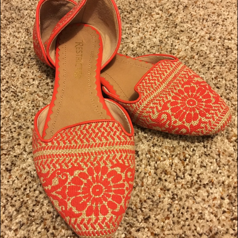 Restricted red and burlap Flats