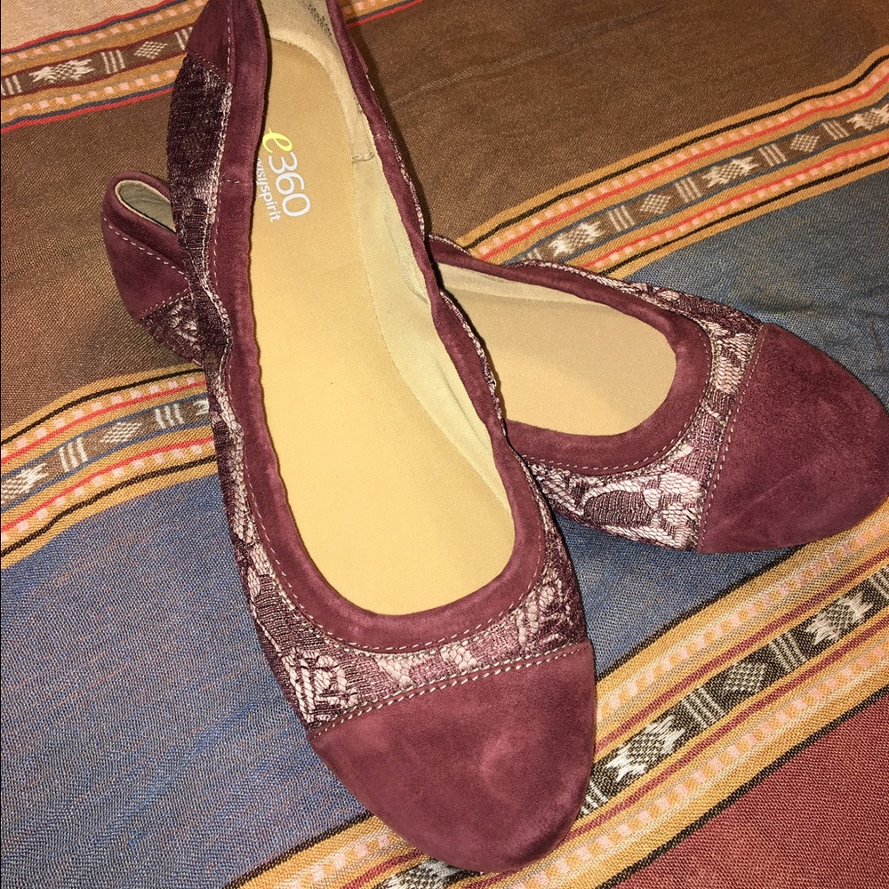 Easy Spirit e360 Lace and Suede Flats
