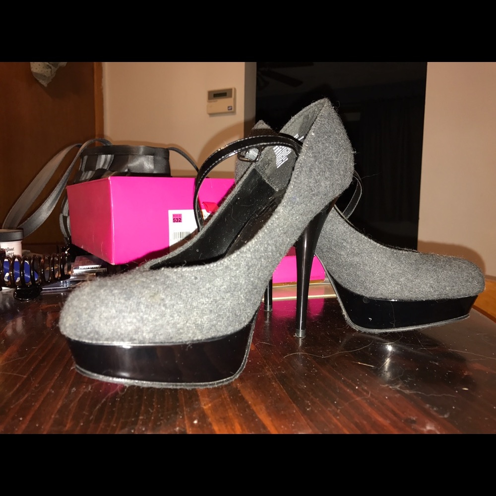 Candies Size 8 Heels