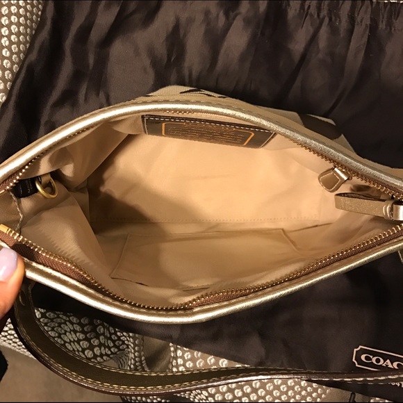 Coach Signature Hand Bag - Picture 3 of 4