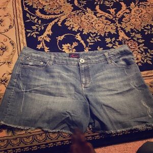 Torrid medium wash jeans shorts size 20
