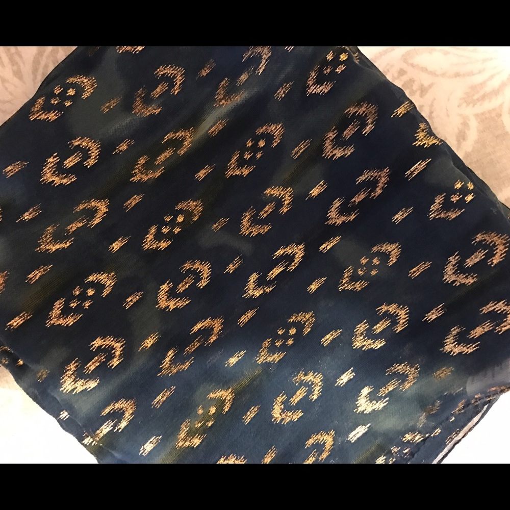 UO NWT Metallic Gold Cheetah Print Scarf