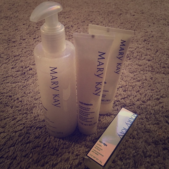 Satin Hands Set - Picture 1 of 1