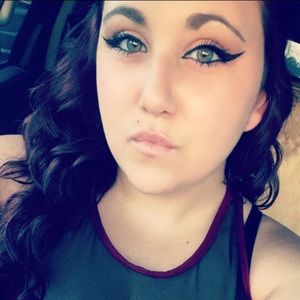 Meet your Posher, Caitlin