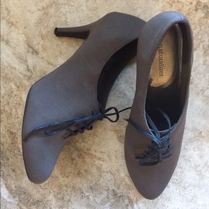 Never Worn Gray Laced Naturalizer Heels