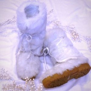 White fur boots❄️❄️❄️