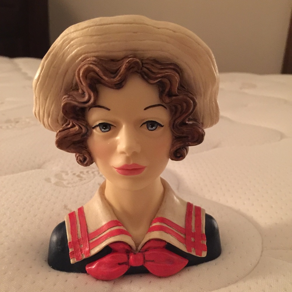 Cameo Eloise lady head vase