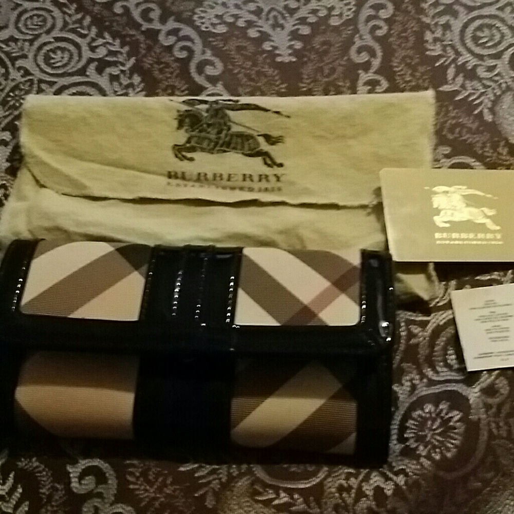 Authentic Rare Burberry Wallet w/Authentic Card