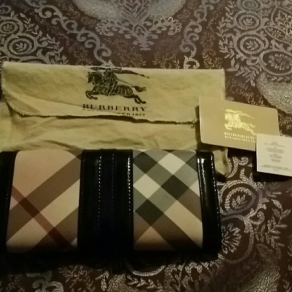 Authentic Rare Burberry Wallet w/Authentic Card - Picture 3 of 3