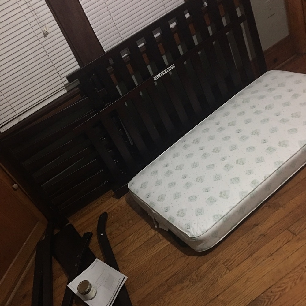 Convertible crib - Picture 3 of 3