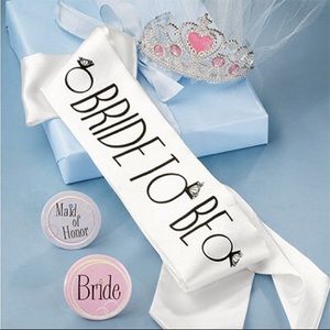 Bride to Be Sash, Crown 👑 and Bride Button!