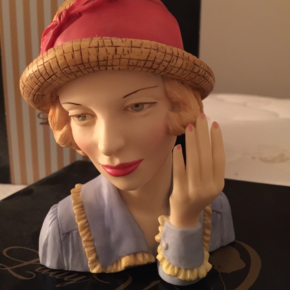 Cameo Angeline 1924 lady head vase