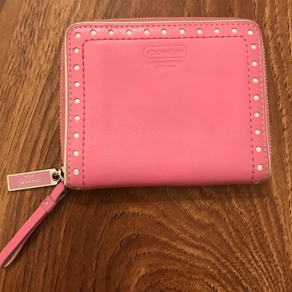 Coach Handbags - Coach leather wallet