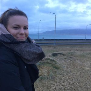 Meet your Posher, Caroline