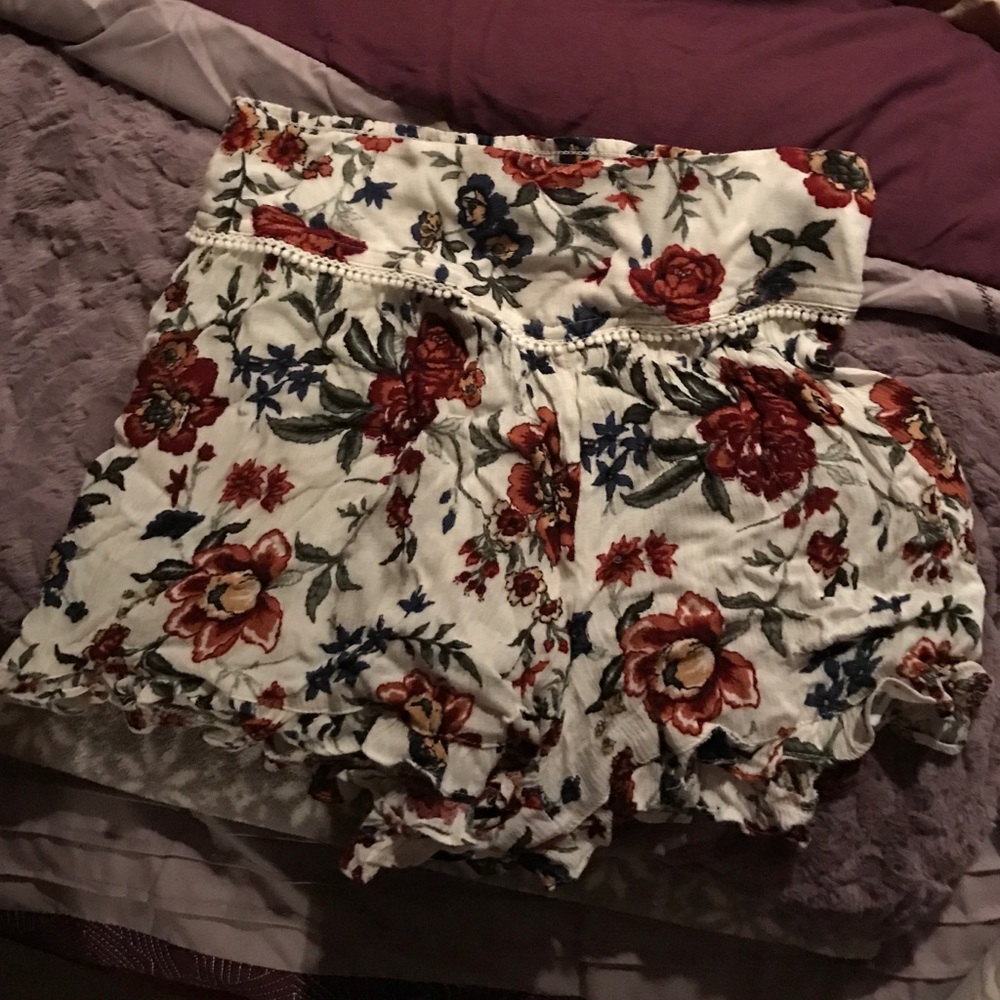 AE floral shorts!