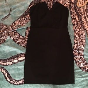 Lulu's black v-cut strapless dress