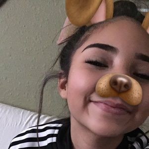 Meet your Posher, Naia