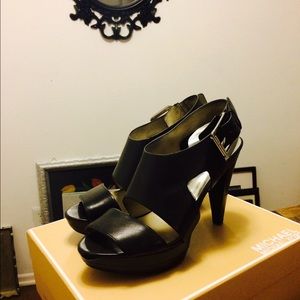 *Reduced Caged heel with platform