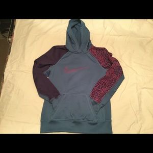 Nike sweatshirt. Like new, good condition.