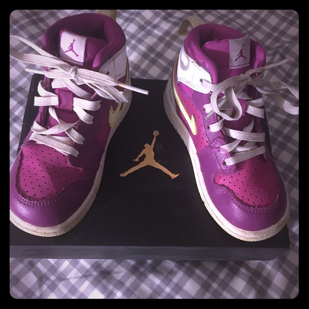 Toddler Jordan 1 Retro Sneakers! Size 7