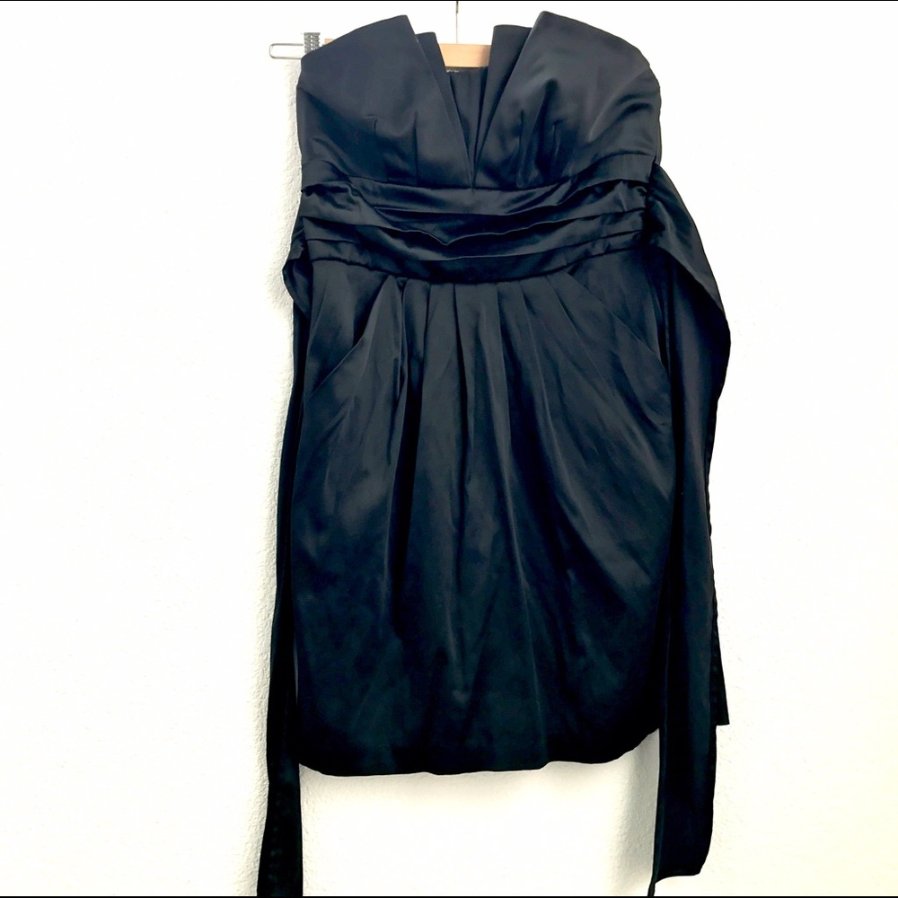 🎊Black satin strapless dress🎊