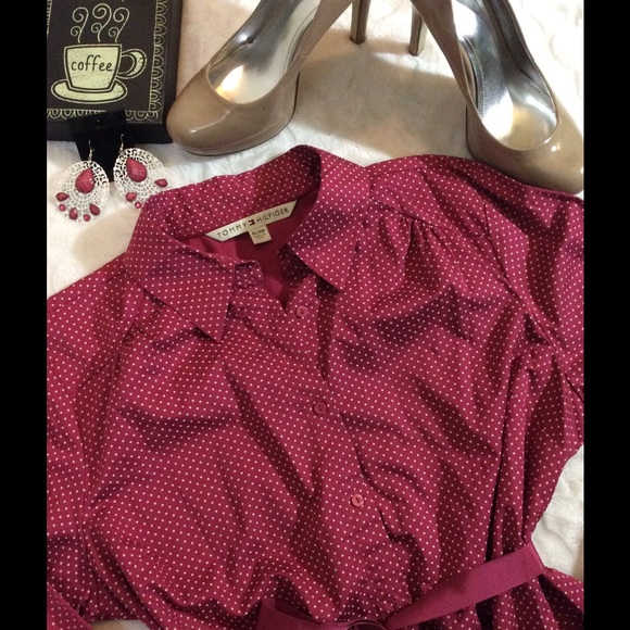 Tommy Hilfiger Tops - 🌺NWT Tommy Hilfiger Polka Dot Maroon Blouse