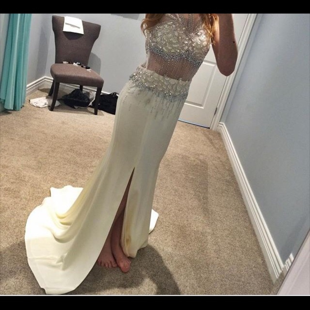 PROM DRESS - Picture 3 of 4