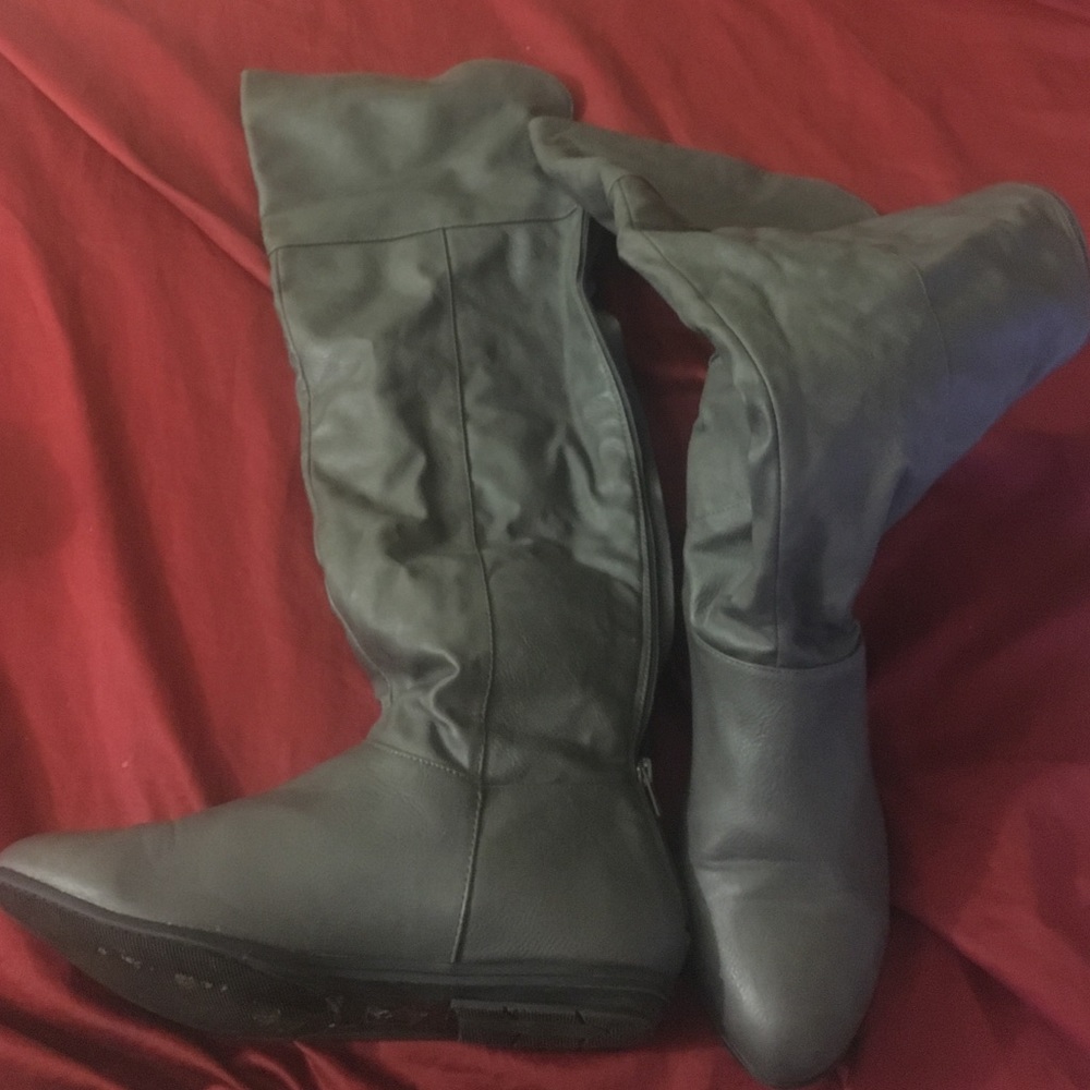 High knee boots... - Picture 2 of 3