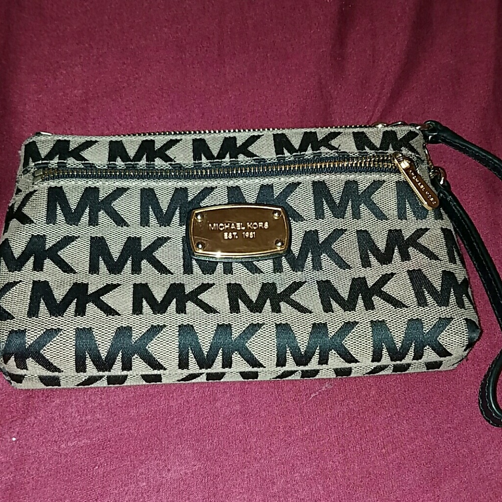 Michael Kors Signature Wristlet