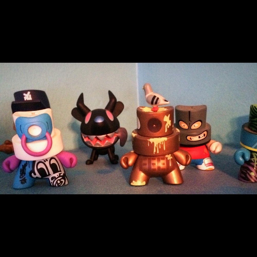 Kidrobot black horned dog