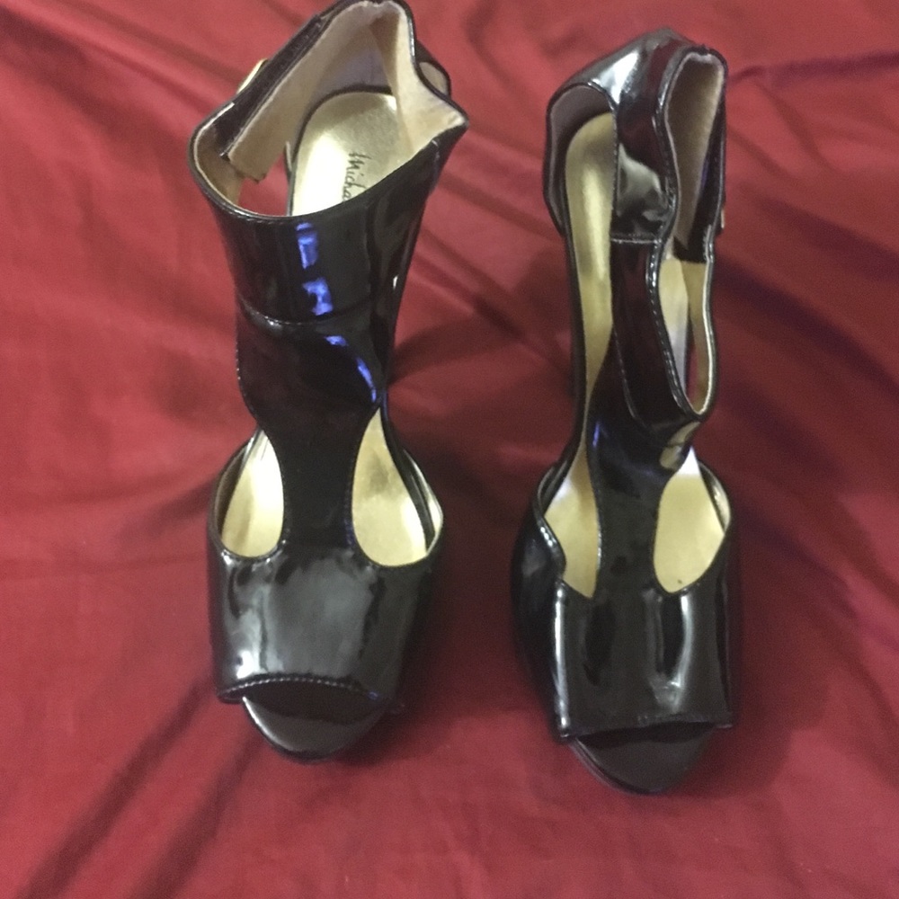Heels - Picture 1 of 3