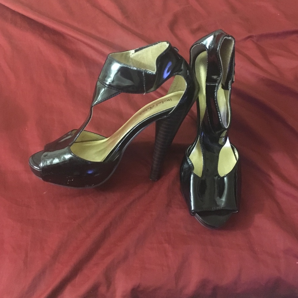 Heels - Picture 2 of 3