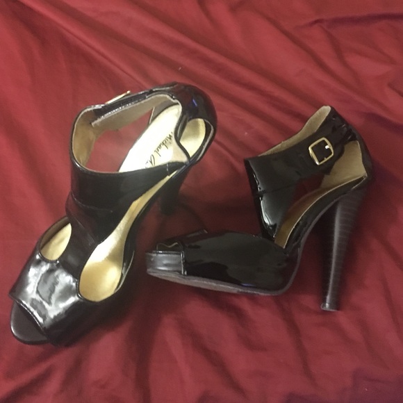 Heels - Picture 3 of 3