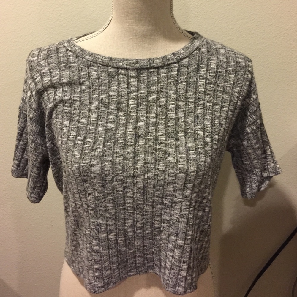 urban cropped tee
