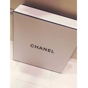 CHANEL Box