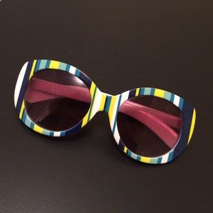 Betsey Johnson multicolor sunglasses 😎
