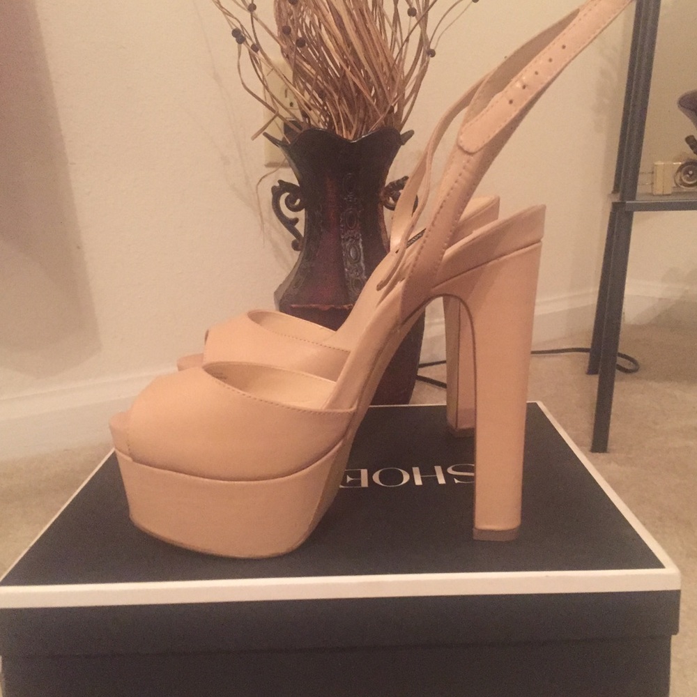Nude platform pumps. *NEVER WORN*