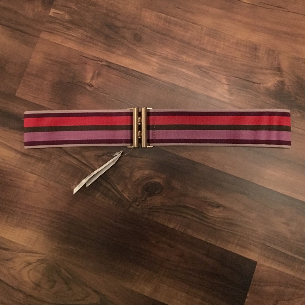 Striped clasp belt