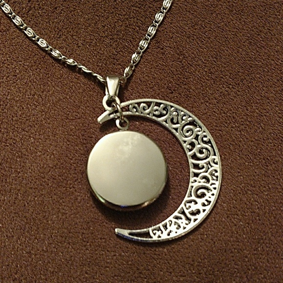 Owl glass cabochon pendant necklace - Picture 3 of 4