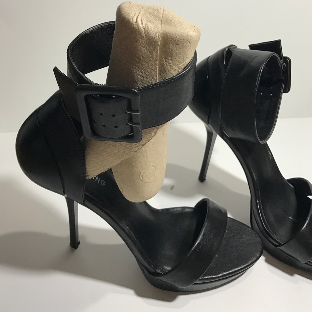 Black ankle belt/strap heels in size 9 - Picture 4 of 4