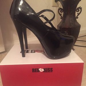 6 inch black patent leather pumps.