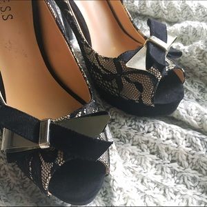 Guess Black Lace Peep Toe Pump NWOT