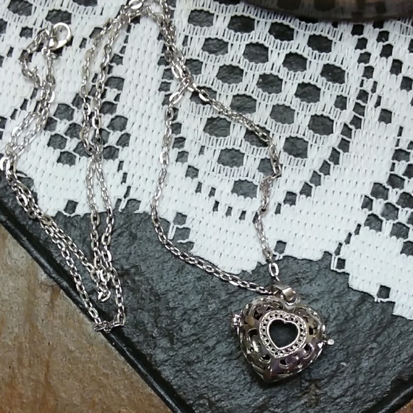 Essential oil diffuser heart pendant necklace - Picture 2 of 5