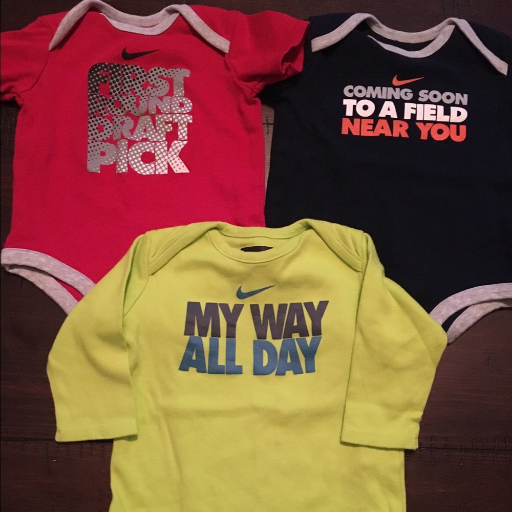Nike Onesies (3-6)